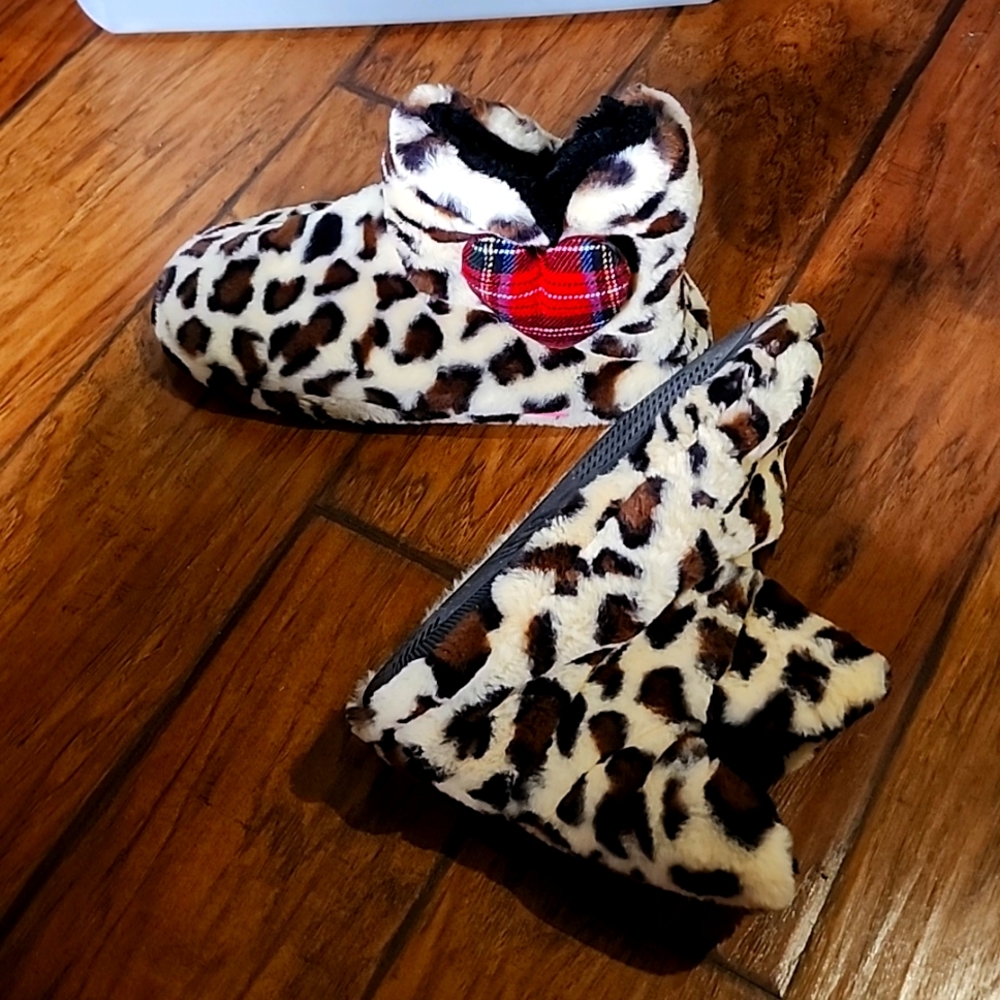 Betsy Johnson slippers size 11-12 Women's